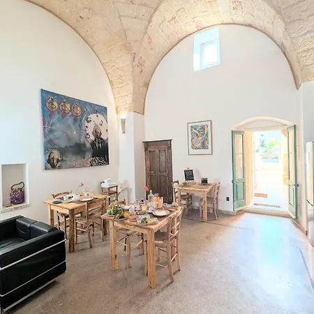 Bed & Breakfast The Art Of Leo Lucugnano