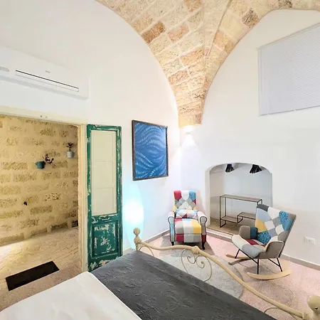 Bed & Breakfast The Art Of Leo Lucugnano